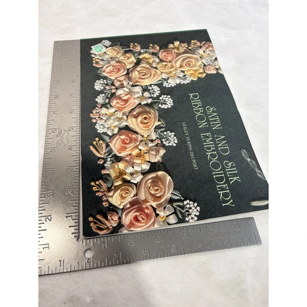 Satin‎ and Silk Ribbon Embroidery Lesley Turpin-Delport 1993 Instructional Book